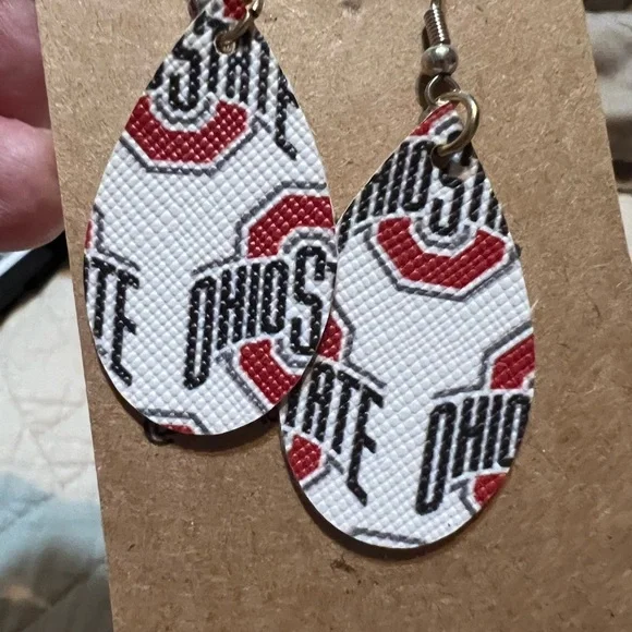 ****Donated****Ohio State University dangling earrings - Picture 2 of 5